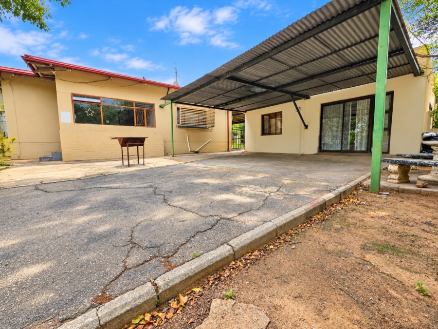 To Let 3 Bedroom Property for Rent in Freemanville North West